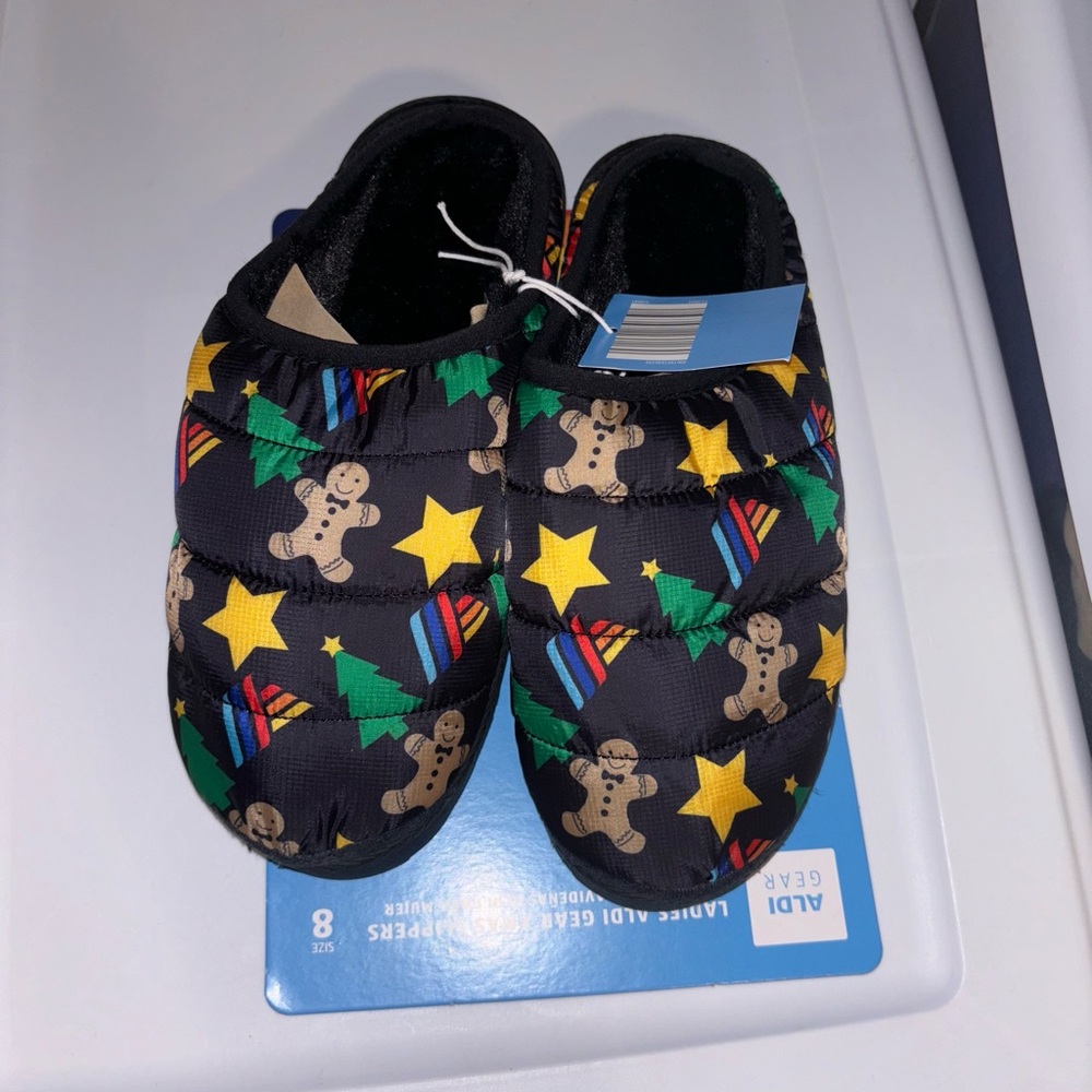 🐠 NWT ALDI slippers size 8